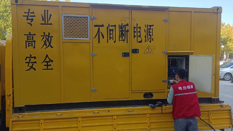 环翠柴油发电机组和UPS电源配合使用时，如何避免切换过程中的电力中断？